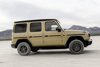 ラダーフレームの隙間に詰め込まれた駆動用リチウムイオンバッテリーの容量は116kWh。WLTPモードの電力消費率は30.3-27.7kWh/100km（約3.3-3.6km/kWh）となかなか豪快な数字だ。