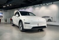 「テスラ・モデルY」の改良モデルが日本でもお披露目！ どこがどう変わった？