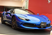 1階に展示されていた「フェラーリ296GTS」。