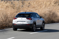 今回は都内を出発し、東名高速で静岡県の御殿場市へ。そこから裾野市～富士宮市～山梨県富士河口湖町と回り、再び御殿場から都内に戻るというルートで燃費を計測した。