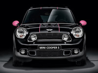 MINIクロスオーバーにポップなアクセサリーの画像