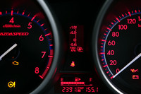 メーターパネルには、ターボの過給圧を示すブースト計が備わる。