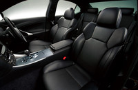 「F SPORT」のインテリア。専用のスポーツシートが備わる。
