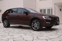 「V60クロスカントリーD4 SE」