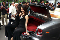 荷室の容量は315リッター。上下分割で開閉し、テールゲートには大人2人が座ることができるという。