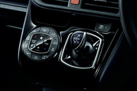 センタークラスターパネル（ピアノブラック）