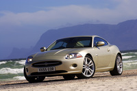 【スペック】
	クーペ：全長×全幅×全高＝4791×1892×1322mm／ホイールベース＝2752mm／車重＝1595kg／駆動方式＝FR／4.2リッターV8 DOHC32バルブ（298ps/6000rpm、41.9kgm/4100rpm）
	 