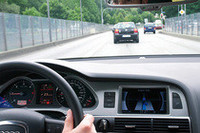 独アウディ「信号機と通信するクルマ」を開発の画像