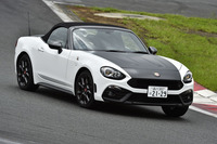 動力性能は0-100km/h加速が6.8秒で、最高速は180km/h（速度リミッター作動）。