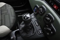 トランスミッションは6段MTのみ。