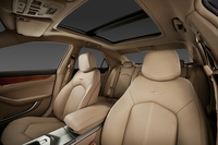 「キャデラックCTS」に10台の白い限定モデルの画像