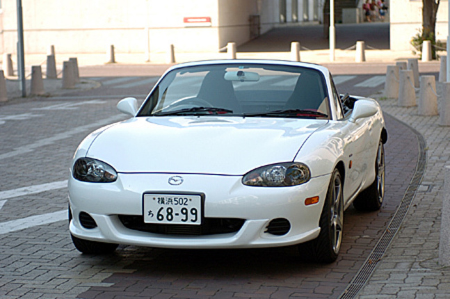 【スペック】全長×全幅×全高＝3965×1680×1235mm／ホイールベース＝2265mm／車重＝1120kg／駆動方式＝FR／1.8リッター直4 DOHC16バルブターボ・インタークーラー付き（172ps/6000rpm、21.3kgm/5500rpm）／価格＝269万8500円（テスト車＝273万円）