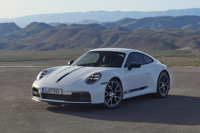 カブリオレ」もラインナップ 改良型「ポルシェ911カレラT」登場