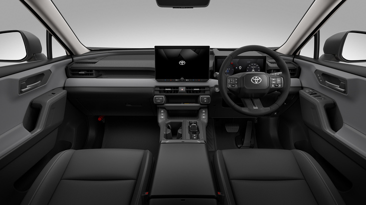 「RAV4」のインテリアは3モデルのなかでは最もギア感が強く、高級というよりはガシガシ使い込める素材を多用している。