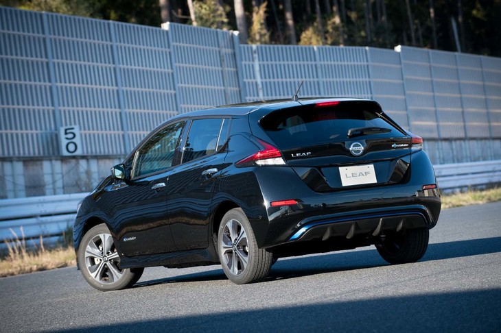 バッテリー容量アップによって、車高も標準車より5mm高くなっているが、空気抵抗係数0.28は変わっていない。