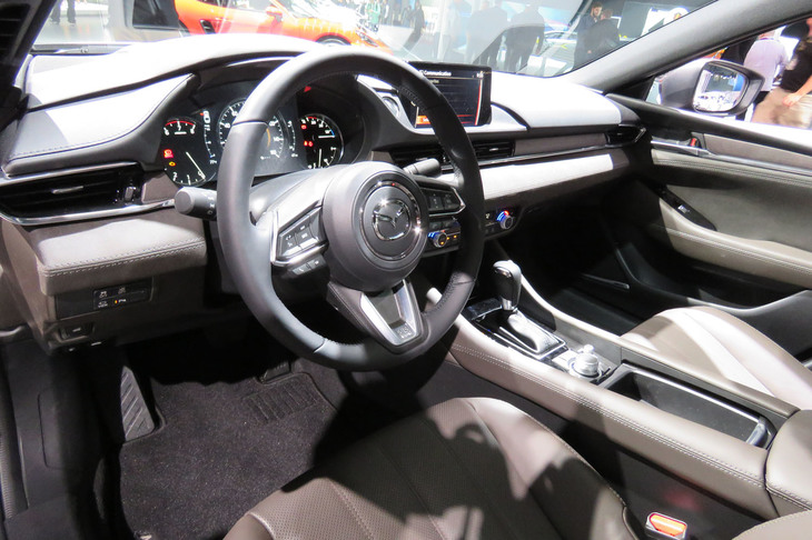 マツダ6（コックピット周辺部）