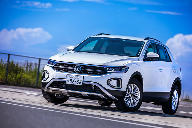 マイナーチェンジしたフォルクスワーゲンのコンパクトクロスオーバーSUV「T-Roc（Tロック）」が2022年7月25日に上陸。今回、1.5リッター直4ガソリンターボエンジンを搭載するエントリーモデルの「TSIアクティブ」に試乗した。