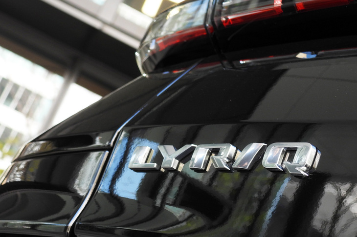 キャデラック・リリック（「LYRIQ」バッジ）