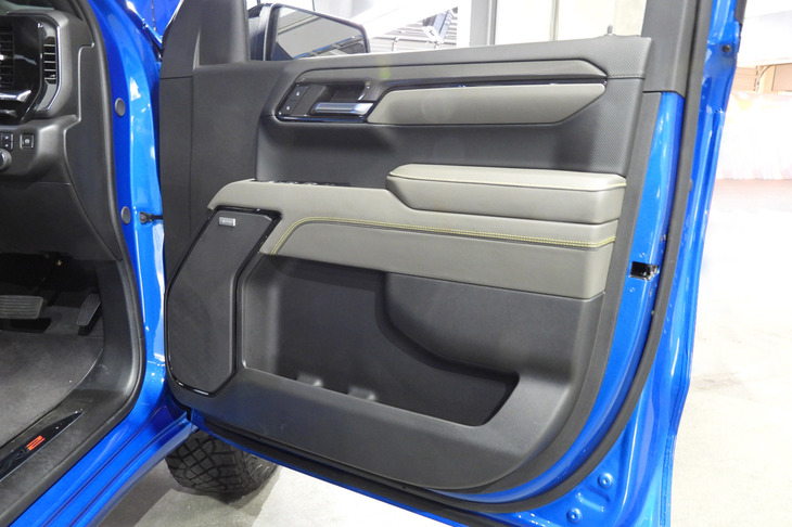 シボレー・シルバラードZR2（フロントドアトリム）