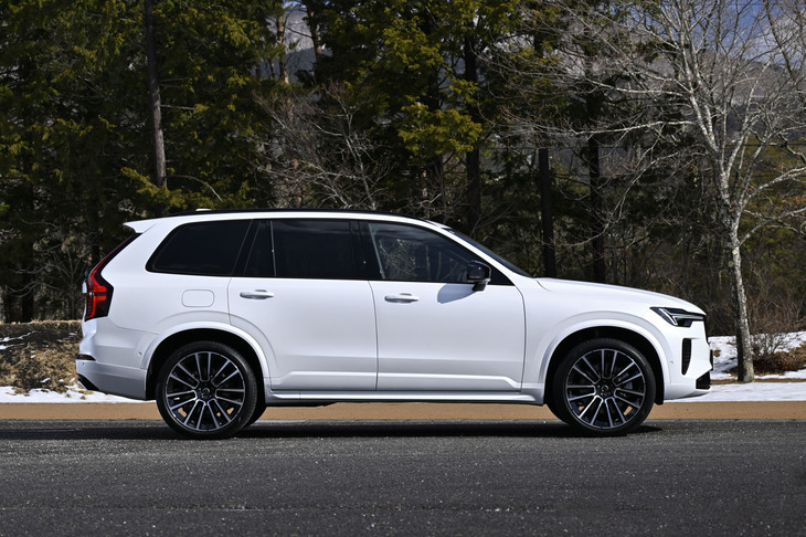 「XC90ウルトラT8 AWDプラグインハイブリッド」のボディーサイズは全長×全幅×全高＝4955×1960×1775mm、ホイールベースは2985mm。