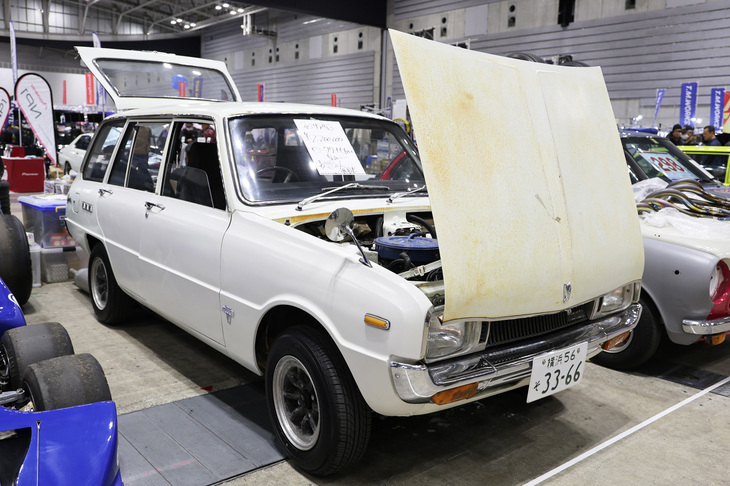 珍しい「マツダ・ファミリア プレスト バン」。1970年にマイナーチェンジした2代目ファミリアのバン。1リッターないし1.3リッターの直4 SOHCエンジンを搭載、新車価格は50万円前後だったと思うが現在は220万円。