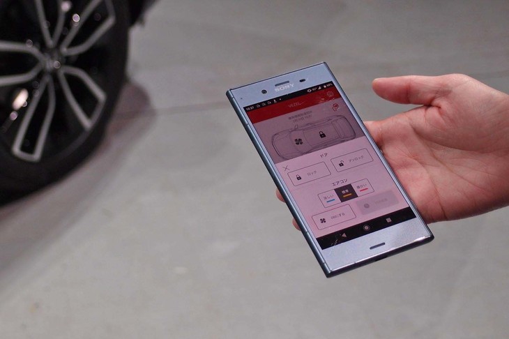 手持ちのスマートフォンがキーの代わりになる新機能「Hondaデジタルキー」の操作イメージ。