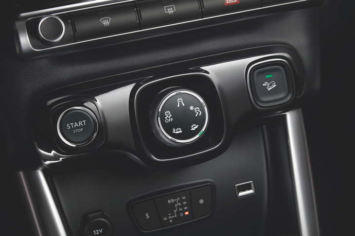 通常はパッケージオプションとなる「ヒルディセントコントロール付きグリップコントロール」を装備。