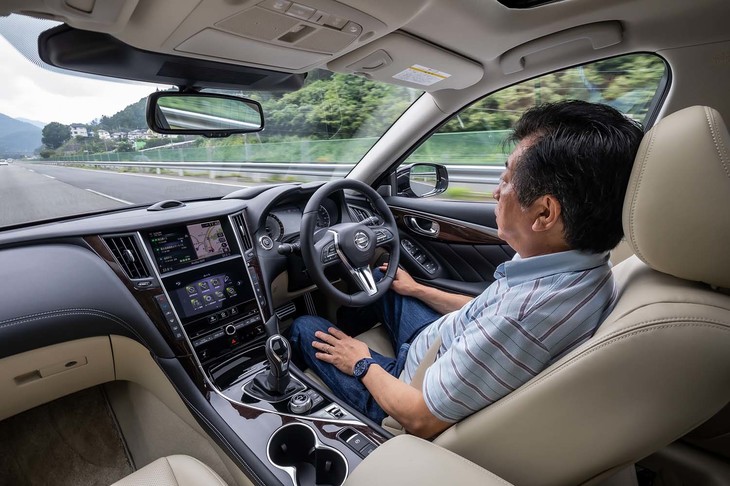 同一車線内ハンズオフ機能が盛り込まれた「プロパイロット2.0」。ナビに目的地を設定しシステムを作動させると、諸条件はあるが、高速道路などで手放し運転が可能となる。