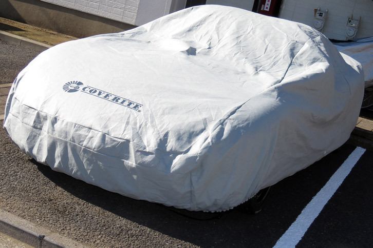 いつもお世話になっているカバーライトのボディーカバー。野ざらし駐車をせざるを得ないオーナーたちの、心強い味方である。
