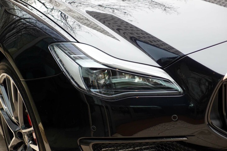 マセラティ・クアトロポルテ トロフェオ＜カスタマイズモデル＞（ヘッドランプ）