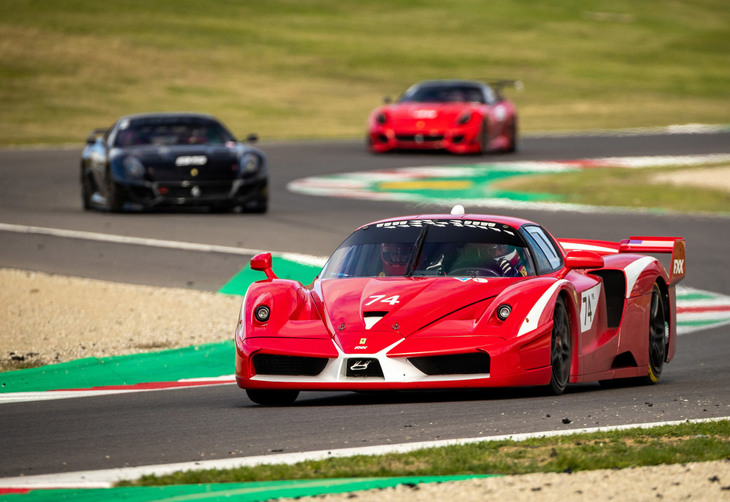 サーキット専用車の「FXX」（手前）と「599XX」（奥）。近年、フェラーリのスペシャルモデルはいずれも値上がりする傾向にある。