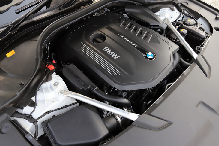 フロントに縦置きされる3リッター直6ターボエンジンは最高出力340ps、最大トルク450Nmを発生。今回のテストでは380km余りを走行して10.0km/リッターと、カタログ値に迫る燃費を記録した。