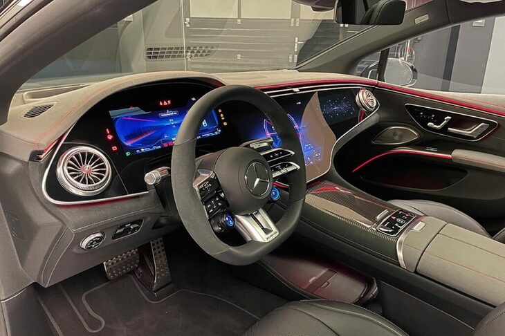 メルセデスAMG EQS53 4MATIC＋／価格：15万2546円（約2135万円）より／市場投入時期：2022年／メルセデスAMGは、よりスポーティーなエクステリアに加え、パワー面でも標準モデルの「EQS」と一線を画している。最大で560kW（761PS）、1000N・m以上の出力が可能となる。