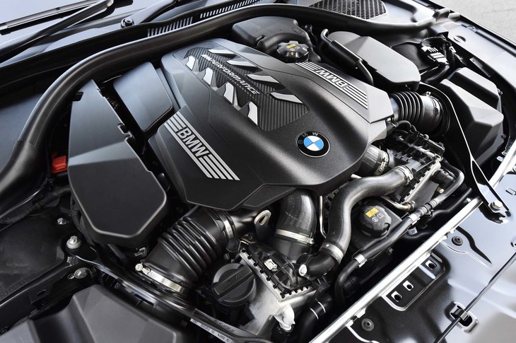 「M850i xDriveカブリオレ」に搭載される4.4リッターV8エンジンは、クーペ用と同じパワーユニット。1800rpmの低回転域から750Nmという豊かなトルクを発生させる。