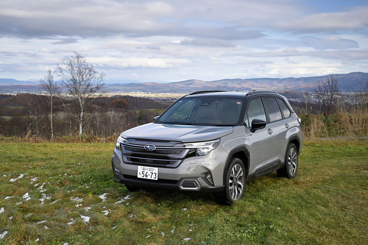 北海道の北部、美深町に位置する「スバル研究実験センター美深試験場」をベースに、あらためて新型「フォレスター」の公道試乗も行った。写真は「プレミアムS：HEV EX」で、車両本体価格は459万8000円。