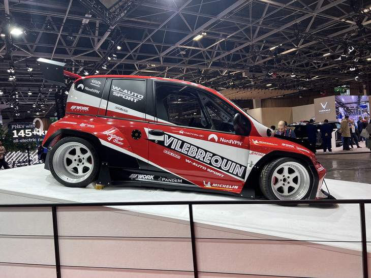 「フィアット・ムルティプラ」の皮をかぶった、最高出力1000PSを誇るレーシングマシン「フィアット1000tipla」。