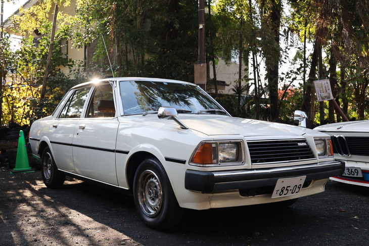 1980年「マツダ・カペラ」。失礼ながら趣味性が低く、珍重されなかったが、車齡40年を超えた今では希少なサバイバーとして注目を集める……そんなクルマの代表例であろう。