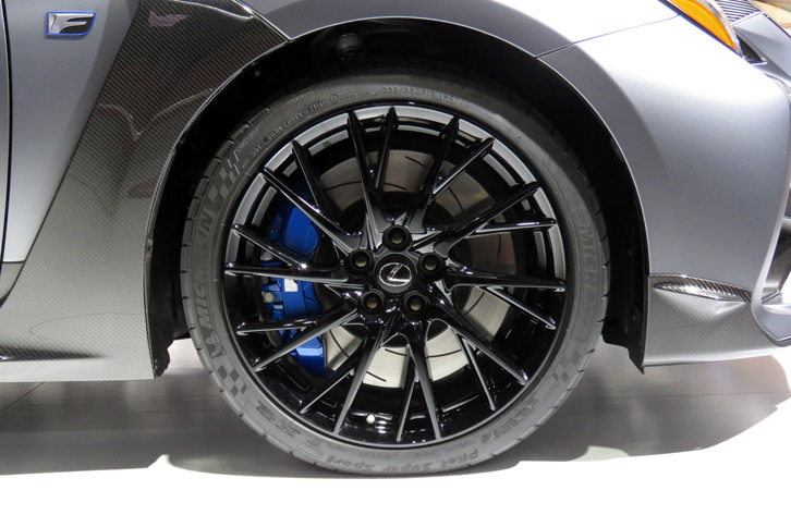 “F”シリーズの誕生10周年を祝う「レクサスRC F」の特別仕様車（ホイール）。