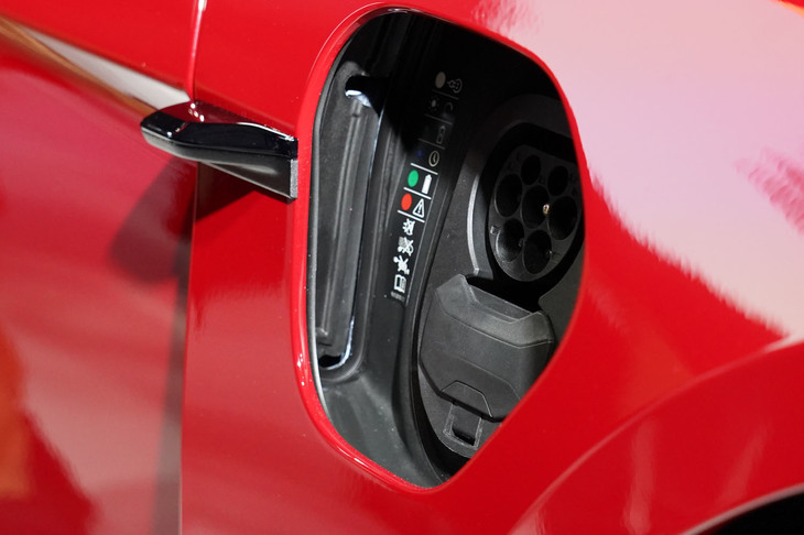 ポルシェ・タイカン ターボ（充電ソケット）