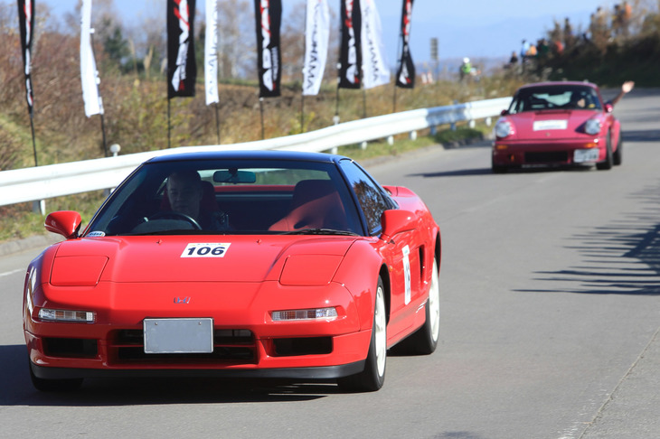 日本のスーパーカー「ホンダNSX」の中でも、走りに特化した高性能グレードの「タイプR」（1995年）。