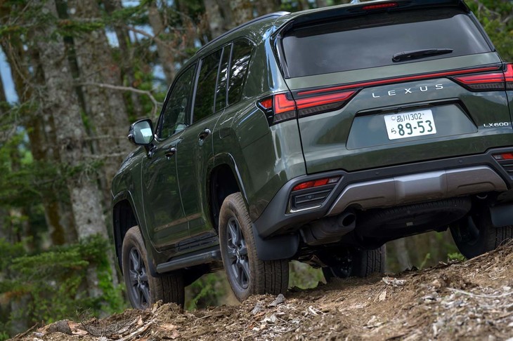レクサスLX600“オフロード”