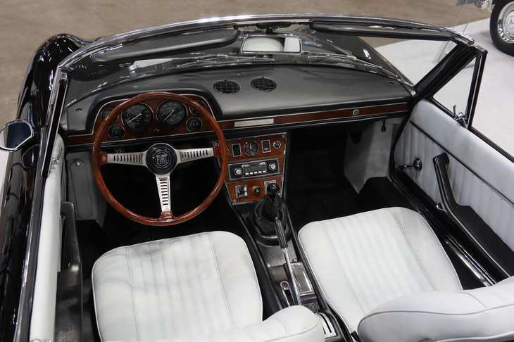 フィアット・ディーノ スパイダー2.0（1969年）／Vintage Car VISCO