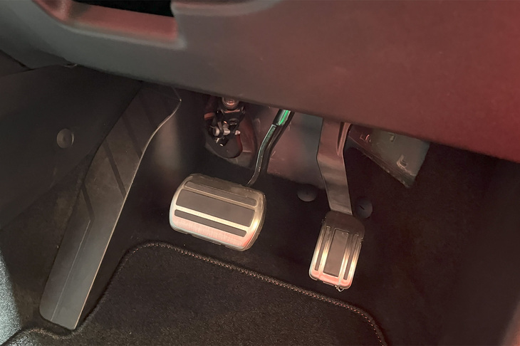 アルファ・ロメオ・ジュニア（アクセル＆ブレーキペダル）