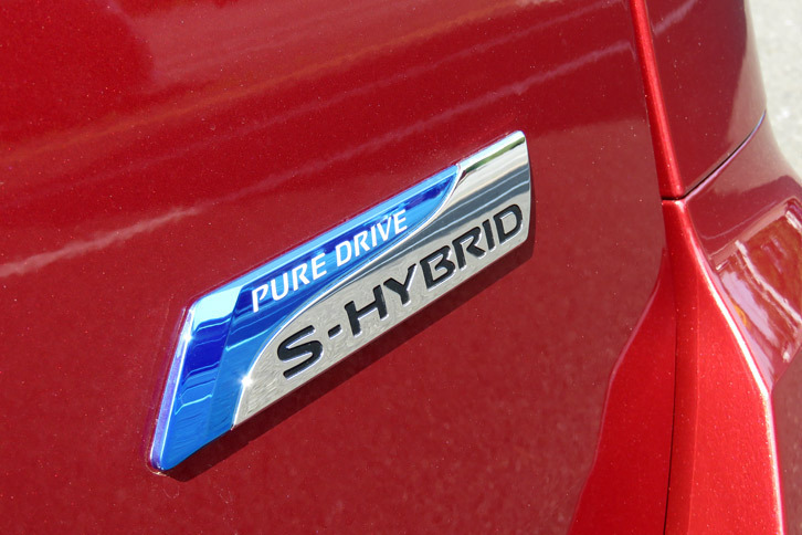 日産セレナ ハイウェイスターG（S-HYBRIDバッチ）