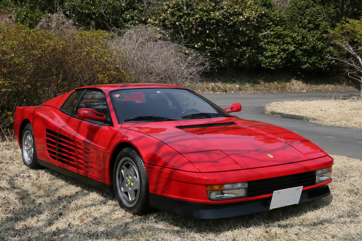 会場となったヴィンテージカーガーデンがオープンした頃のフラッグシップモデルだった「テスタロッサ」も姿を見せた。独創的なデザインは今も新鮮だ。