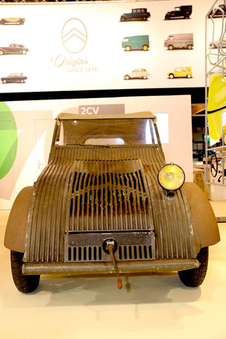シトロエンは「2CV」の誕生70周年を祝った。こちらは1939年の有名な試作車、コードネーム「TPV」。