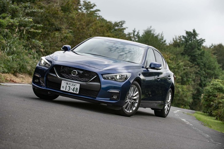 2019年9月17日に発売された「日産スカイライン」のマイナーチェンジモデル。同年7月16日の受注開始から9月4日までで1760台のオーダーがあったそうだ（月販目標は200台）。フロントマスクは他の日産車と共通の「Vモーショングリル」に変更された。