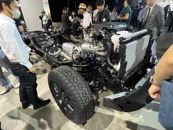 「ランドクルーザー“250”」は“300”や「レクサスLX」と同じラダーフレームの「GA-F」プラットフォームを使っている。