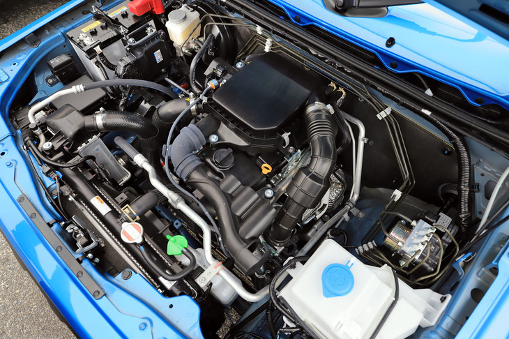 「R06A」型0.66リッター直3ターボエンジンは、低回転域から力強いトルクを発生する特性の持ち主。悪路走行を考慮して、雪や水、飛び石などへの対策もとられている。