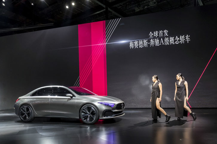 上海モーターショー2017でのメルセデス・ベンツ・ブース。「コンセプトAセダン」がワールドプレミア（世界初披露）された。